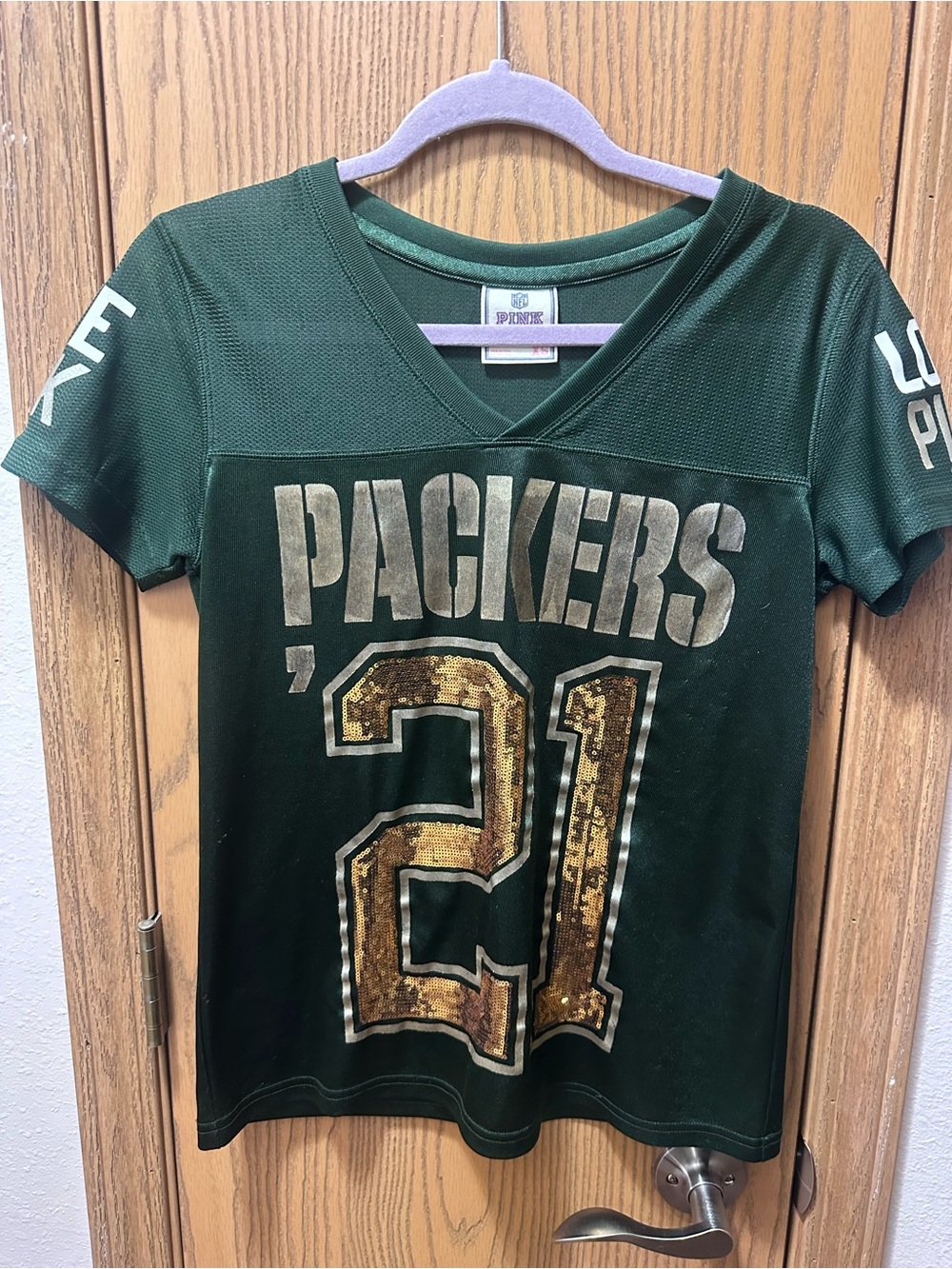 PINK Victoria's Secret Green Bay Packers NFL V‑Neck Tee